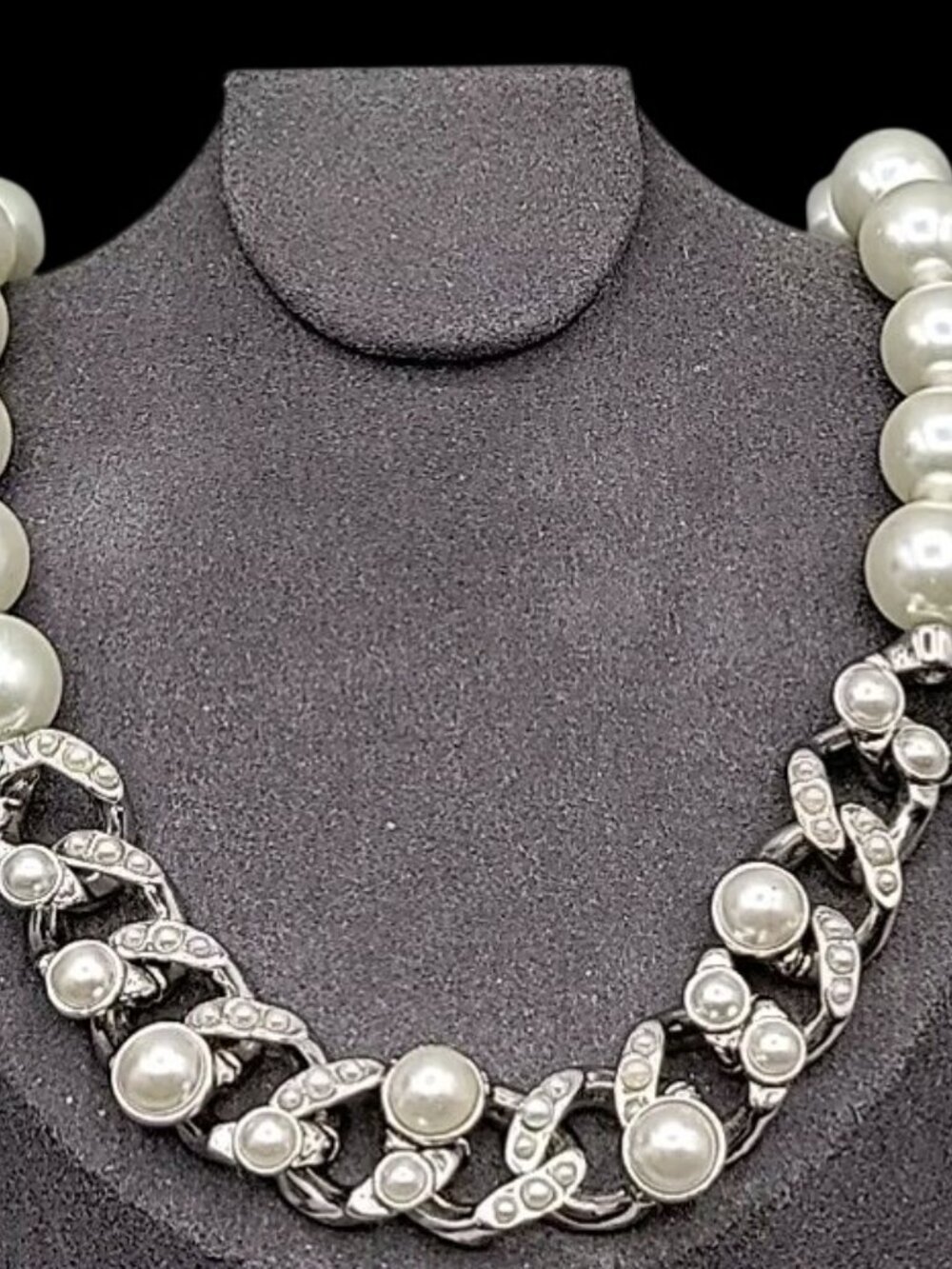 Givenchy Hematite-Plated Chain & Faux Pearl Necklace Glass Stones Accent Vtg 19" - Picture 6 of 16